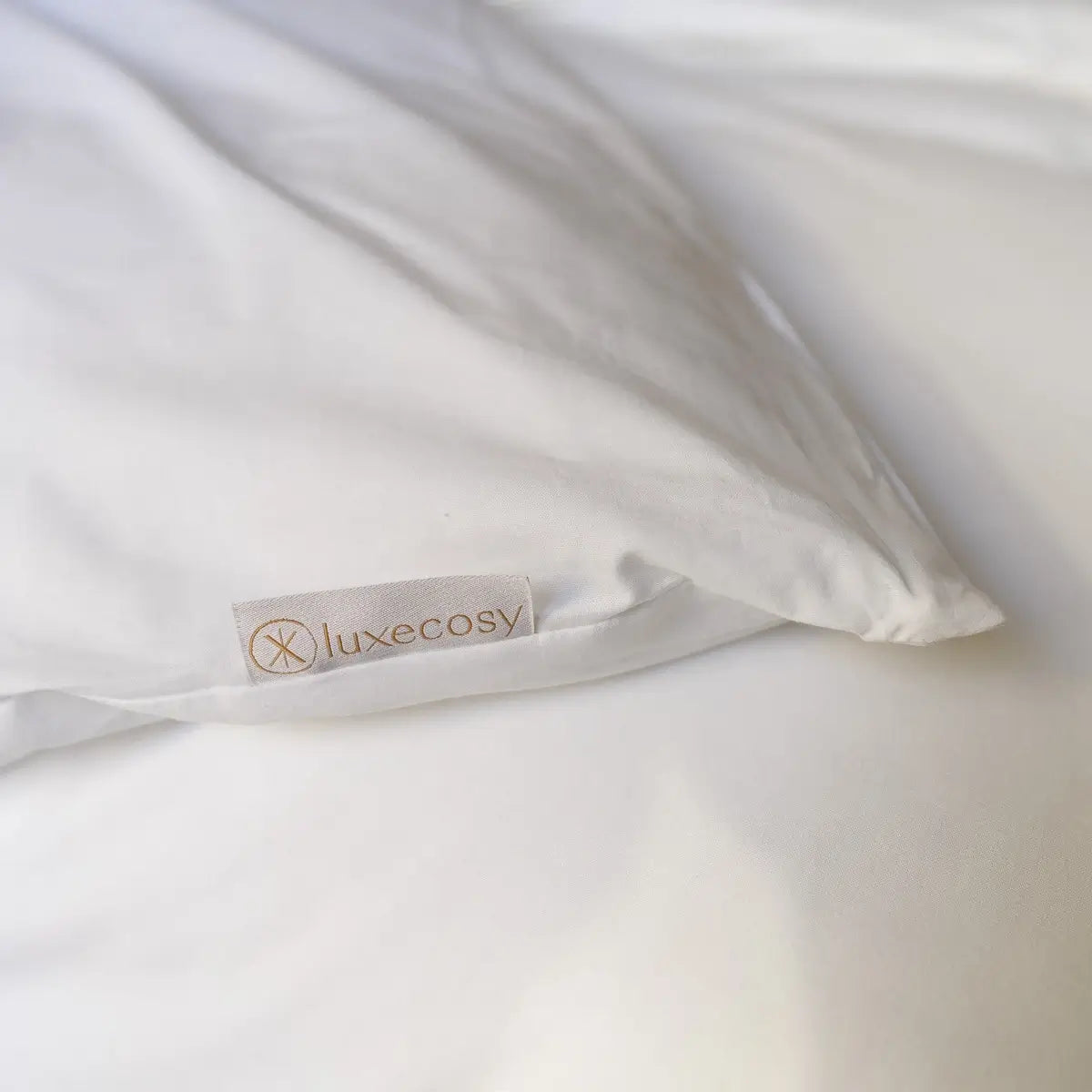 Eine Detailansicht der Bio Baumwolle Bettwäsche in Weiß.