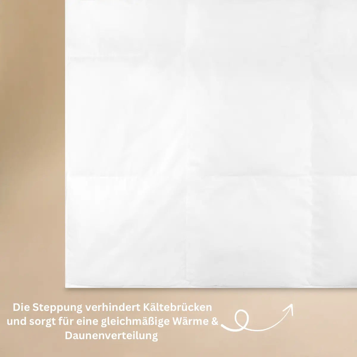 Detailansicht der feinen Steppung der Cosy PrimaloftBio Mikrofaser Decke für optimale Wärmeverteilung