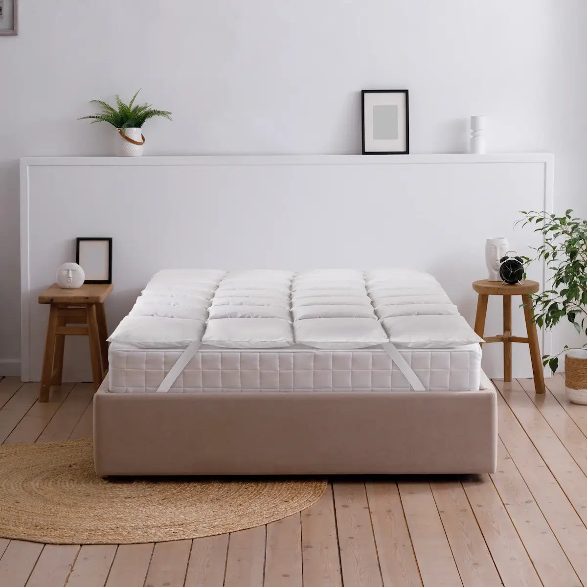 Luxecosy Daunen-Matratzenauflage im Schlafzimmer – luxuriöses Schlafambiente mit natürlichem Komfort