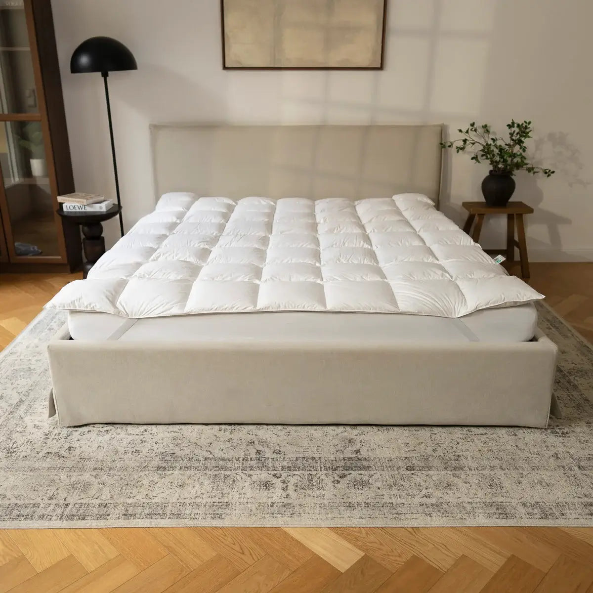 Luxecosy Daunen-Matratzenauflage im Schlafzimmer – luxuriöses Schlafambiente mit natürlichem Komfort