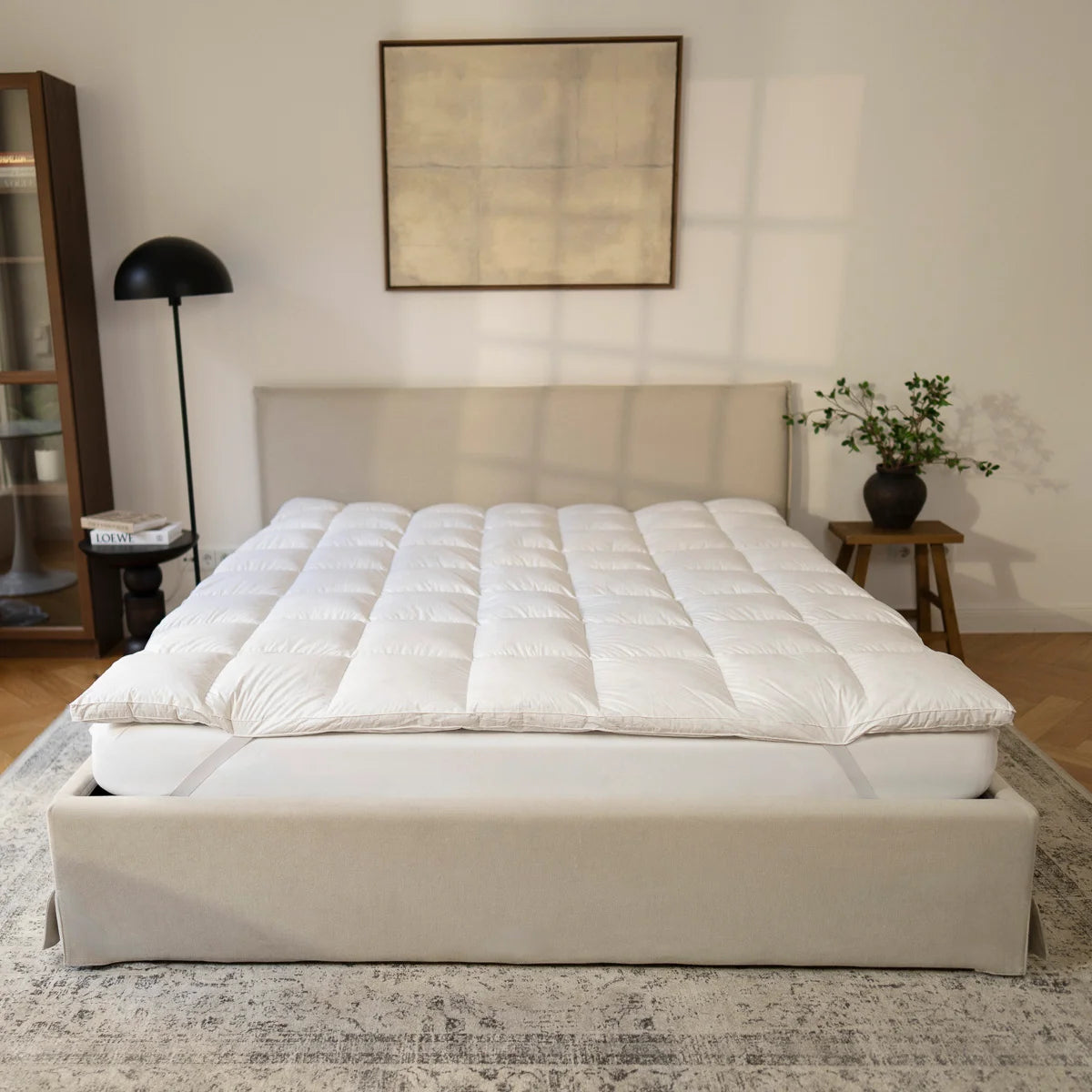 Der Daunen Topper mit einer Mischung aus Daunen und Luftzellenstäbchen für einen Schlaf wie auf Wolken