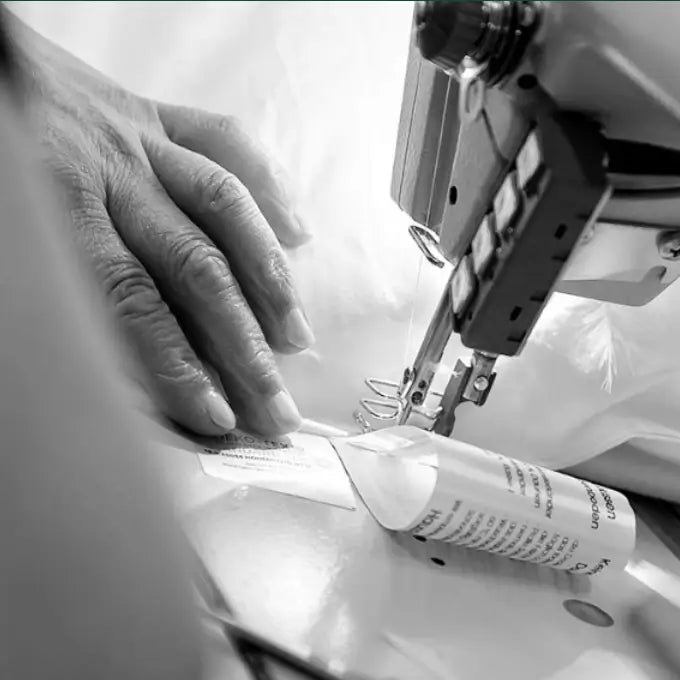 Die Luxus Kopfkissen von Luxecosy werden in deutscher Manufaktur handgefertigt.