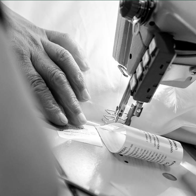 Die Luxus Kopfkissen von Luxecosy werden in deutscher Manufaktur handgefertigt.