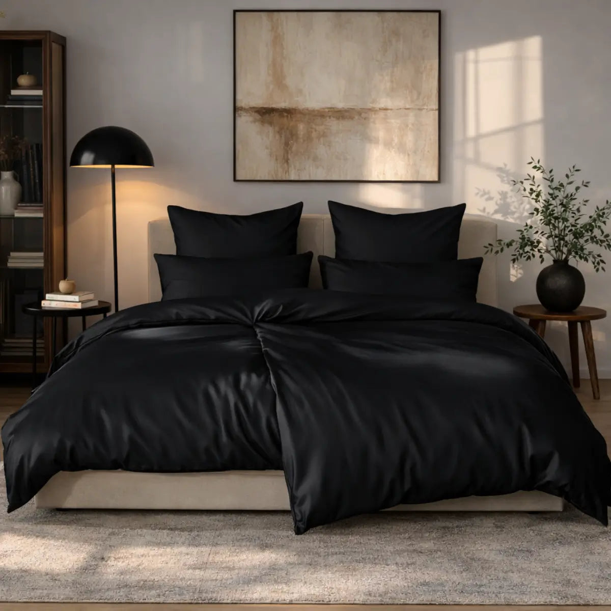 Schlafzimmer mit Mako-Satin Bettwäsche Schwarz, stilvolle Eleganz und moderner Look