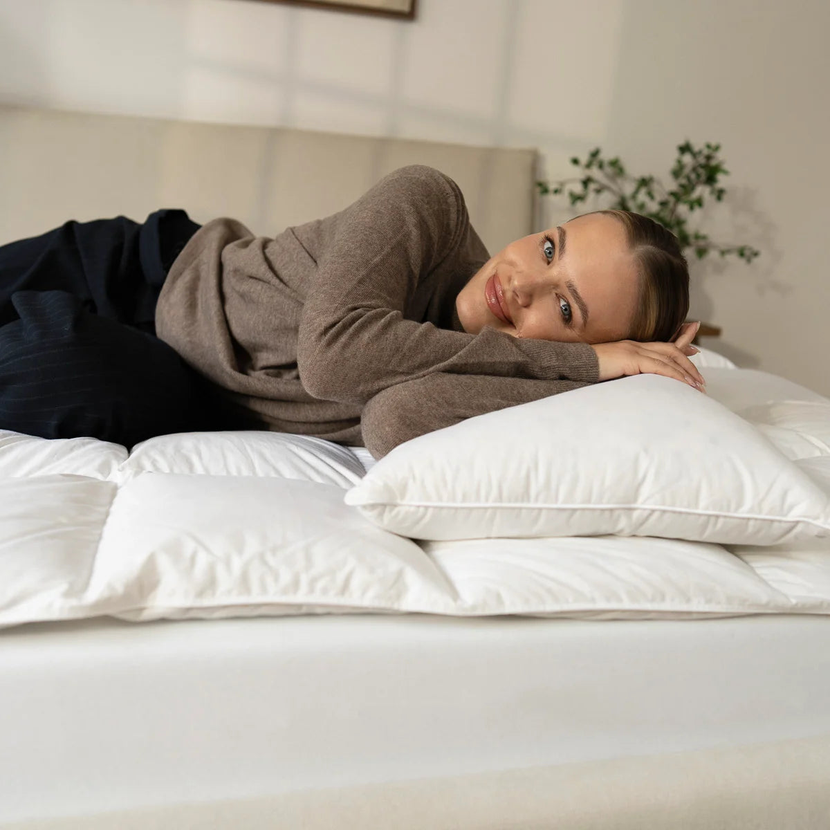 Detailaufnahme Luxecosy Pure 3-Kammer Daunenkissen – hochwertige Steppung und Daunenfüllung