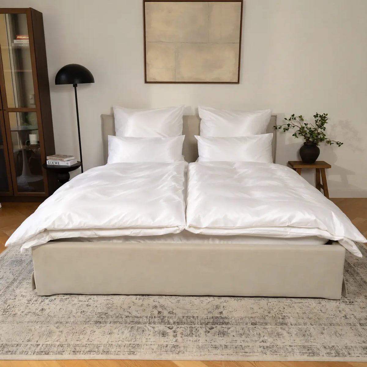 Weiße Mako-Satin Bettwäsche aus Baumwolle im Schlafzimmer