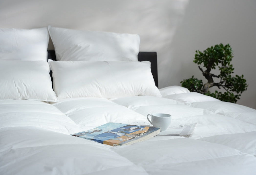 Die Pure 100% Gänsedaunen Bettdecke - Unvergleichlicher Schlafgenuss mit einer Füllung aus 100% hochwertiger deutscher Daune.